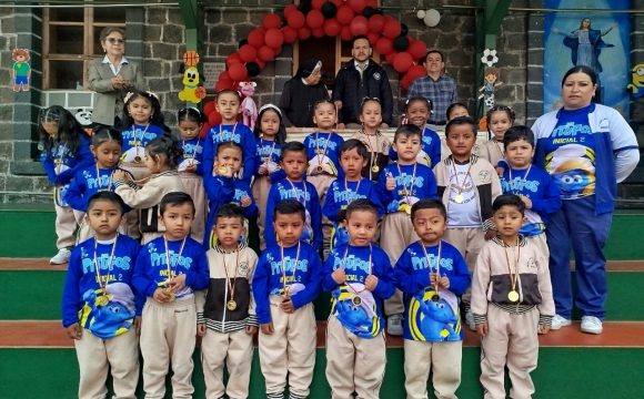 Clausura de Deportes                         Entrega de Medallas a ganadores